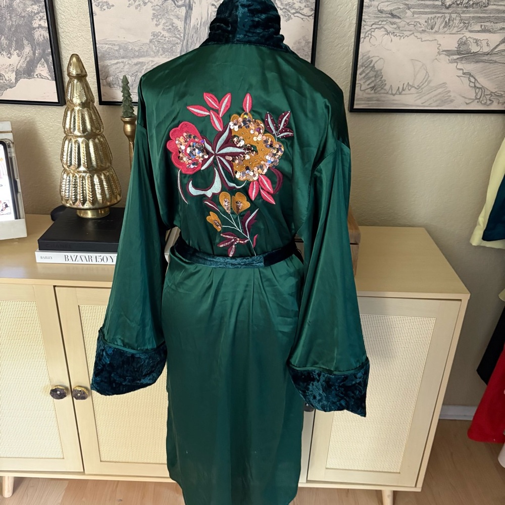 ANTHROPOLOGIE Sleek Floral Sequin & Embroidered Robe in Emerald Green Size S / M - Picture 5 of 8